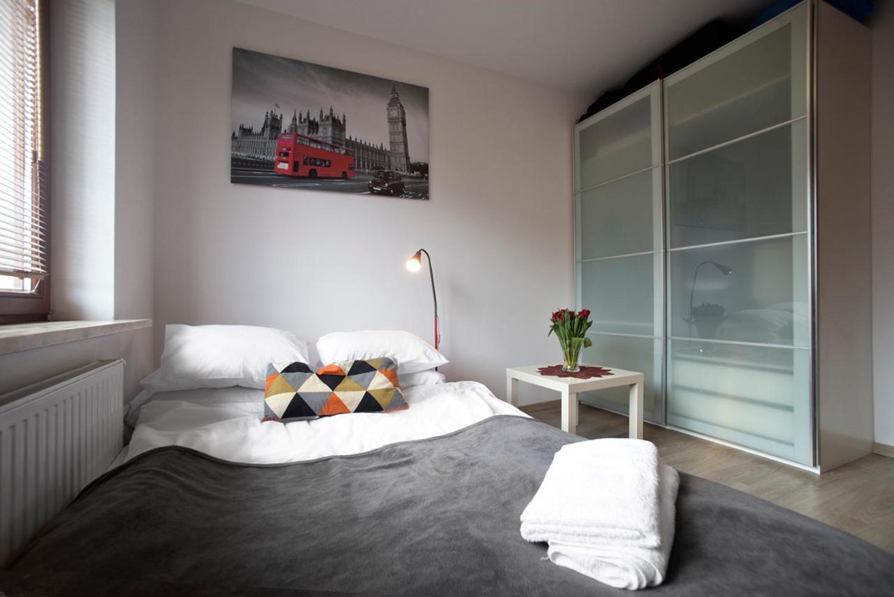 Airport Okecie Klobucka P&O Serviced Apartments Varsavia Esterno foto