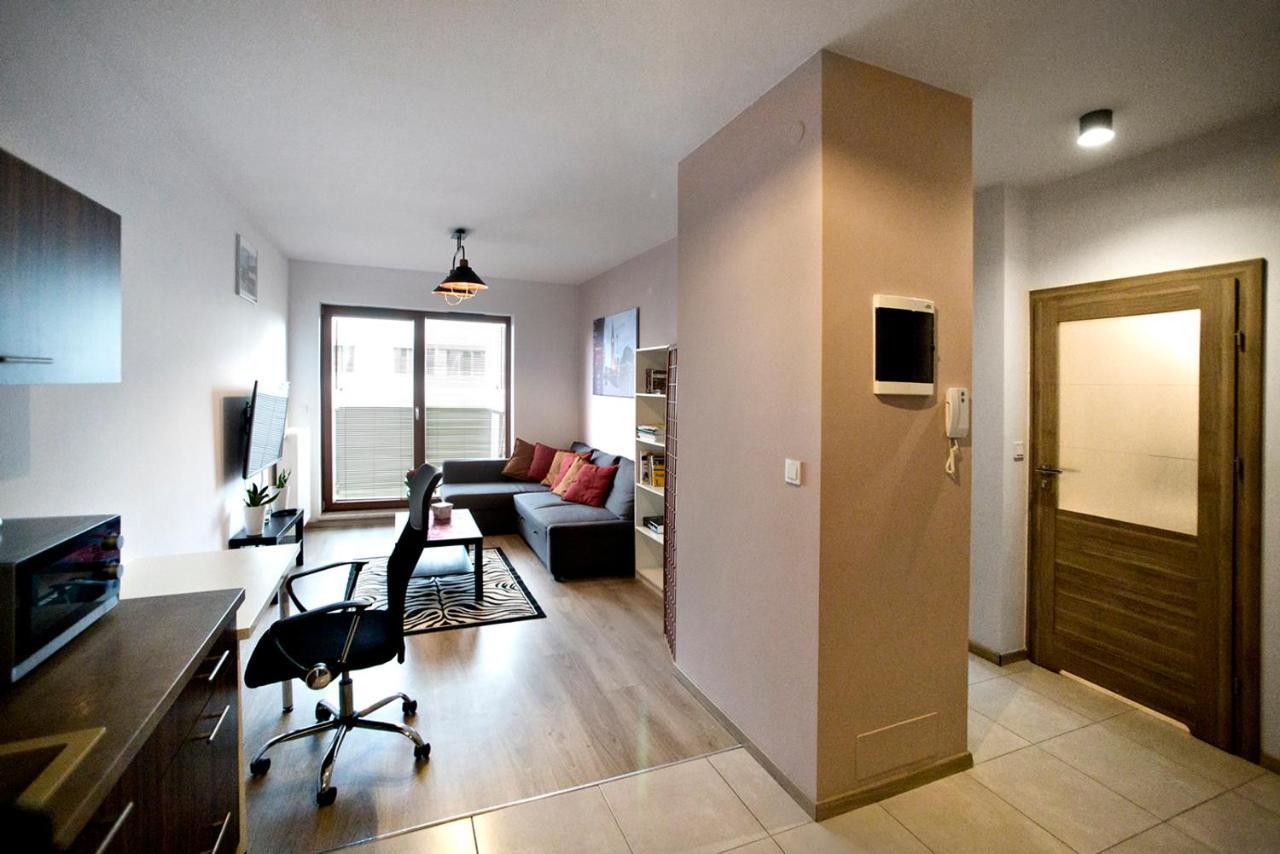 Airport Okecie Klobucka P&O Serviced Apartments Varsavia Esterno foto