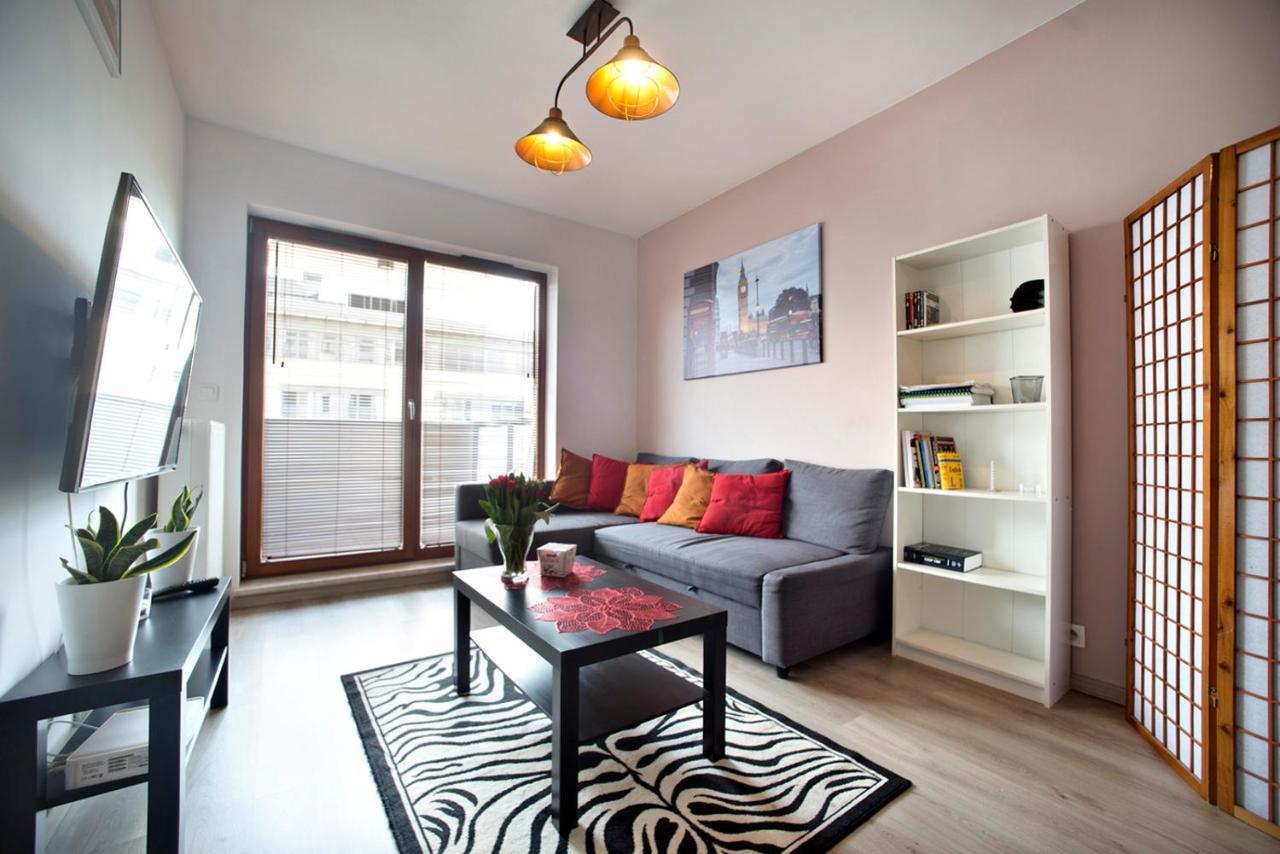 Airport Okecie Klobucka P&O Serviced Apartments Varsavia Esterno foto