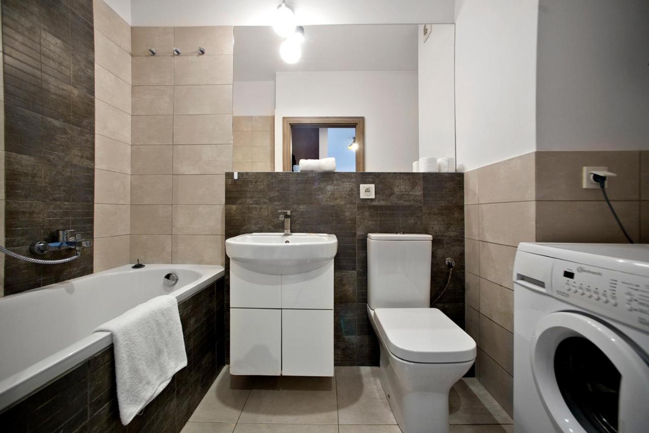 Airport Okecie Klobucka P&O Serviced Apartments Varsavia Esterno foto