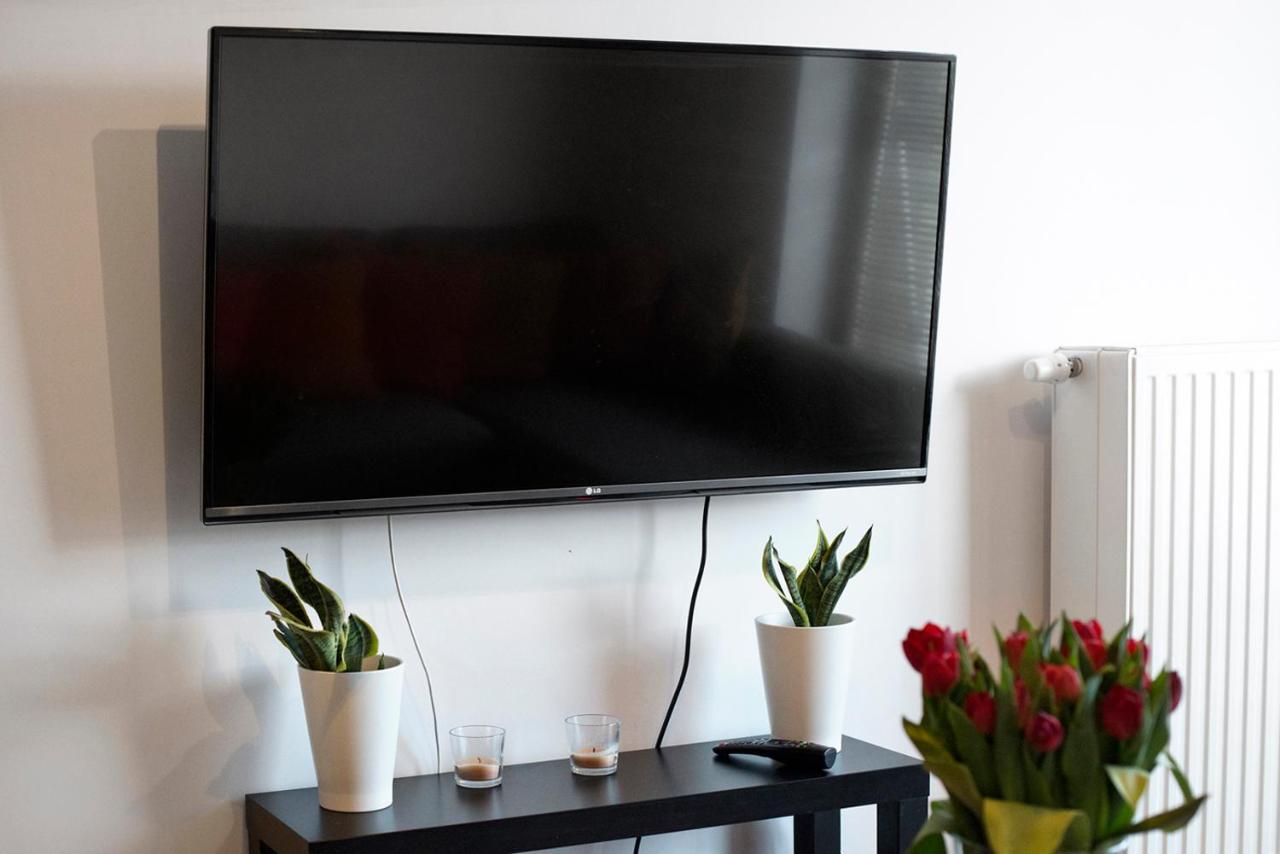 Airport Okecie Klobucka P&O Serviced Apartments Varsavia Esterno foto