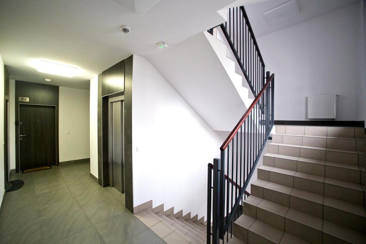 Airport Okecie Klobucka P&O Serviced Apartments Varsavia Esterno foto